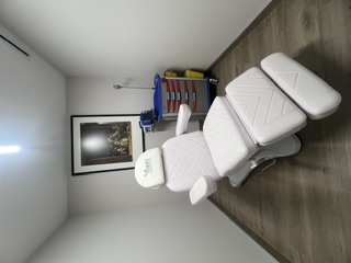 Investigational Product Administration and Clinical Observation Room with a fully equipped emergency crash cart, including a defibrillator with integrated monitoring, subject to documented routine checks.
